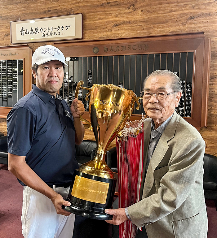 2024年10月13日(日) クラブ選手権　左：【優勝】加藤様　右：三木競技委員長